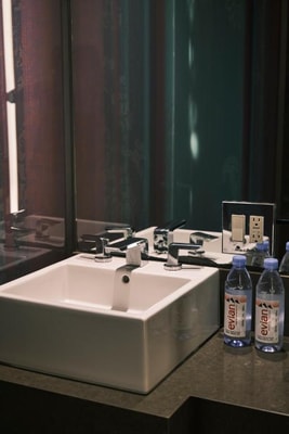 Queen Room Near Reeves Park LA 6 Luxury Bookings