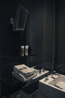 Queen Room Near Reeves Park LA 7 Luxury Bookings