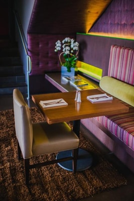 Queen Room Near Reeves Park LA 12 Luxury Bookings