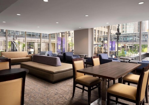 King Suite Near Moody Bible Institute CHI 9 Luxury Bookings