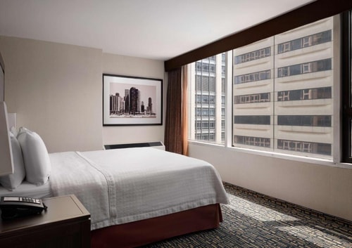 King Suite Near Moody Bible Institute CHI Luxury Bookings