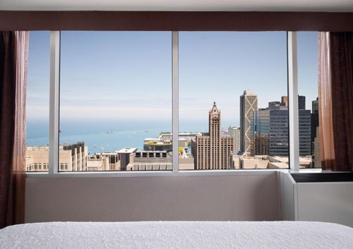 King Suite Near Moody Bible Institute CHI 2 Luxury Bookings