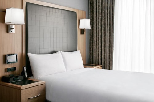 Standard Queen Room Near Morton Steakhouse NYC 2 Luxury Bookings