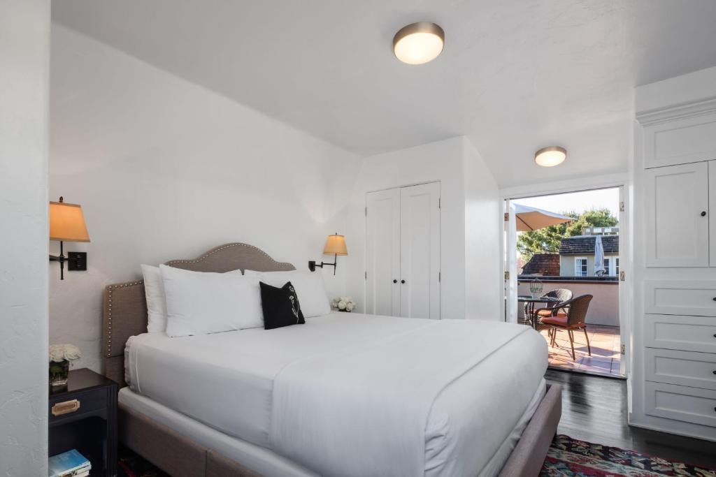 Two Bedroom Suite Near Mak Center For Art LA Luxury Bookings