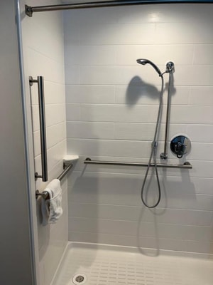 King Room Near AMC Ford City 14 CHI 4 Luxury Bookings