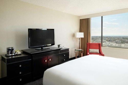 Standard King Room Near Little Tokyo Library LA 2 Luxury Bookings