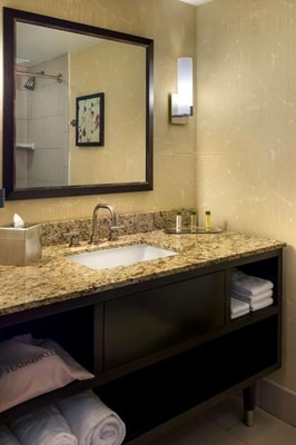 Standard King Room Near Little Tokyo Library LA 3 Luxury Bookings