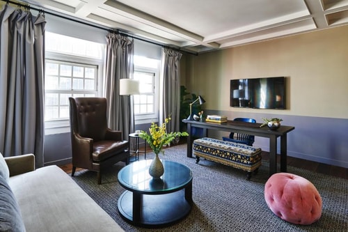 King Studio Near Hollywood Bus Tours LA 2 Luxury Bookings