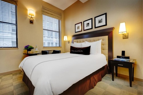Deluxe Queen Room Near Bryant Park NYC Luxury Bookings