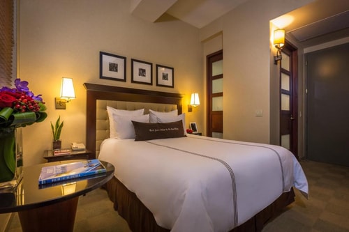 Deluxe Queen Room Near Bryant Park NYC 3 Luxury Bookings