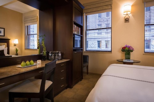 Deluxe Queen Room Near Bryant Park NYC 4 Luxury Bookings
