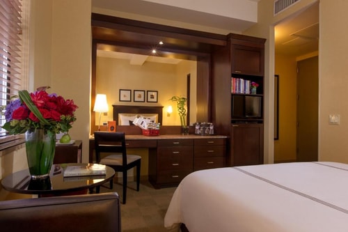 Deluxe Queen Room Near Bryant Park NYC 6 Luxury Bookings