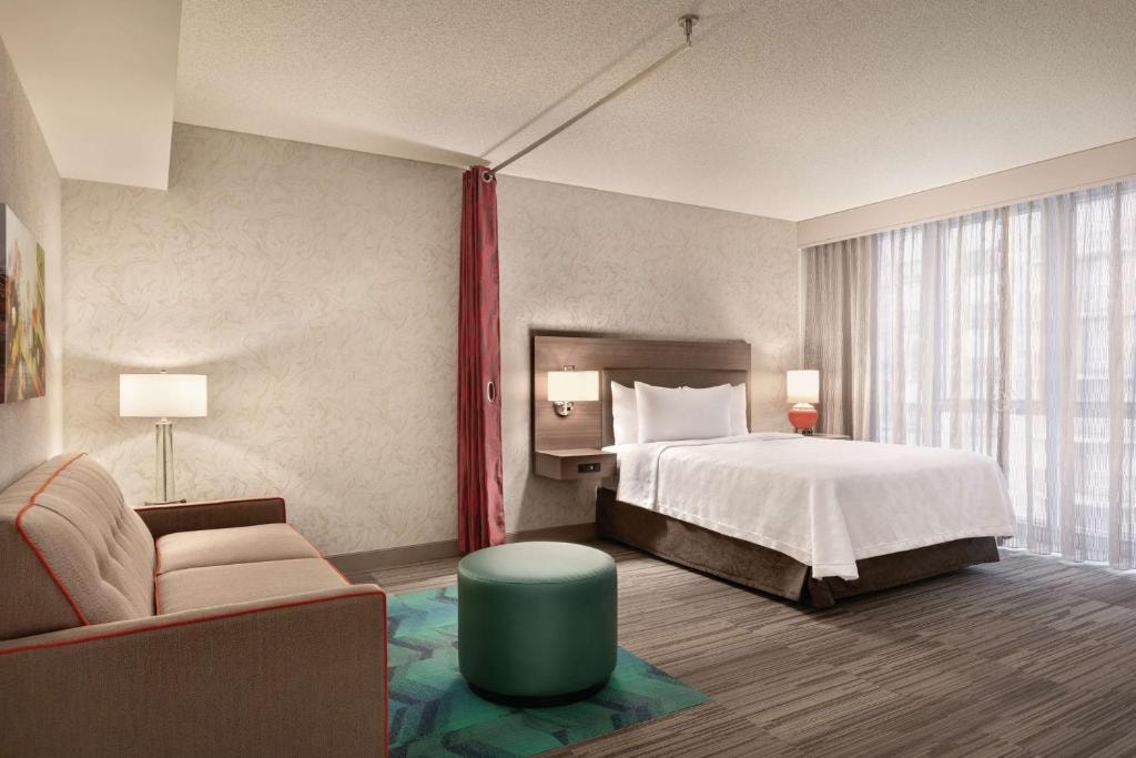 King Studio Suite Near Moody Bible Institute CHI Luxury Bookings