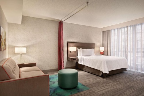 King Studio Suite Near Moody Bible Institute CHI Luxury Bookings