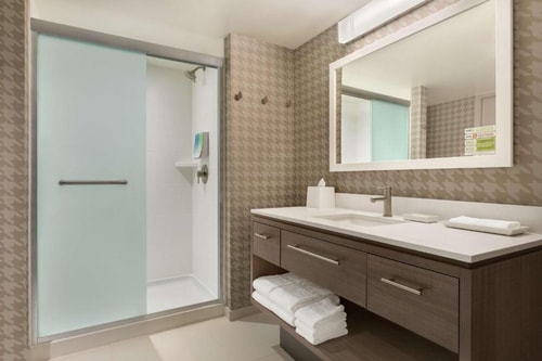 King Studio Suite Near Moody Bible Institute CHI 7 Luxury Bookings
