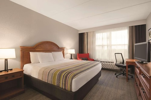 1 Bedroom King Suite Near Airport Lakes Park ORL 0 Luxury Bookings