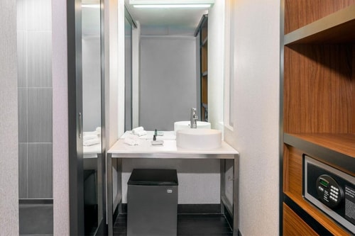 Guest Room Near Seneff Arts Plaza ORL 5 Luxury Bookings