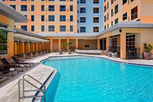 Studio Suite Near Guess Factory ORL 14 Luxury Bookings