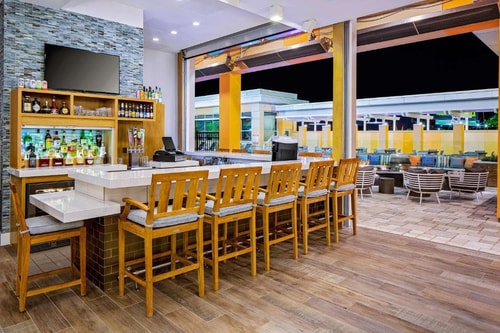 Studio Suite Near Guess Factory ORL 8 Luxury Bookings