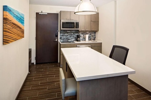 Studio Suite Near Guess Factory ORL 6 Luxury Bookings