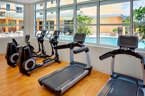 Studio Suite Near Guess Factory ORL 12 Luxury Bookings