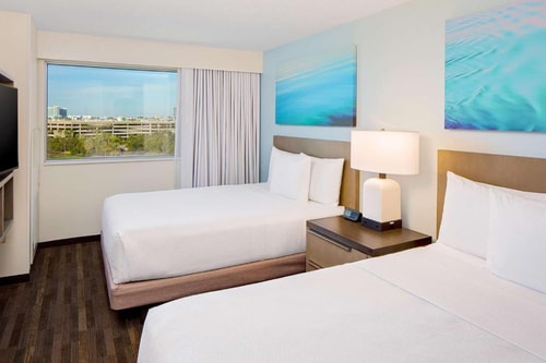 Studio Suite Near Guess Factory ORL Luxury Bookings