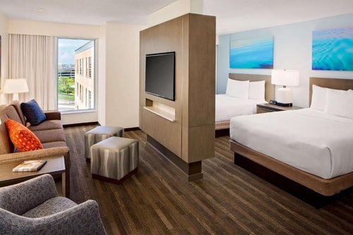 Studio Suite Near Guess Factory ORL 1 Luxury Bookings