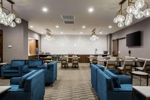 King Room Near Oak Lawn Ice Arena CHI 6 Luxury Bookings