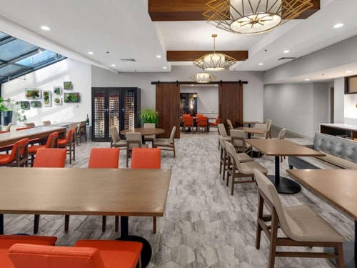 King Room Near Oak Lawn Ice Arena CHI 8 Luxury Bookings