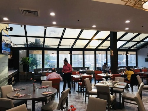 King Room Near Oak Lawn Ice Arena CHI 9 Luxury Bookings