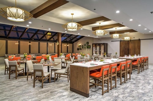 King Room Near Oak Lawn Ice Arena CHI 10 Luxury Bookings