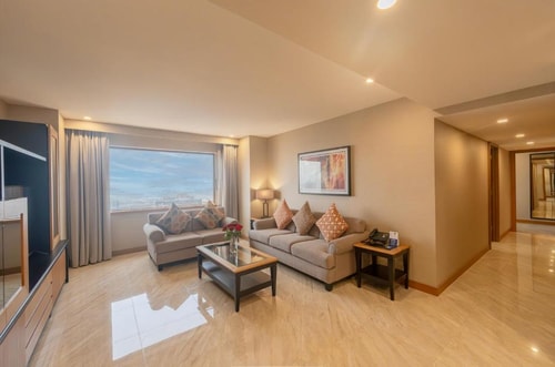 Three Bedroom Apartment Near Gold Souk 3 Luxury Bookings
