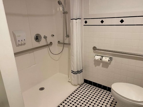 King Room Near East Bank Club CHI 4 Luxury Bookings