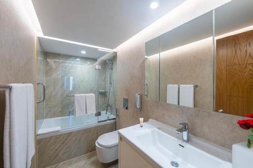 2 Bedroom Apartment Near Gold Souk Metro Station 14 Luxury Bookings