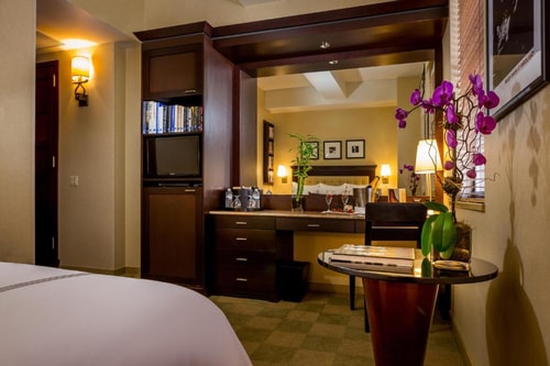 Deluxe King Room Near Bryant Park NYC 2 Luxury Bookings