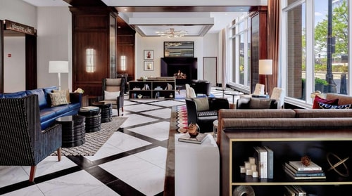 Deluxe King Room Near The Goddard School CHI 6 Luxury Bookings