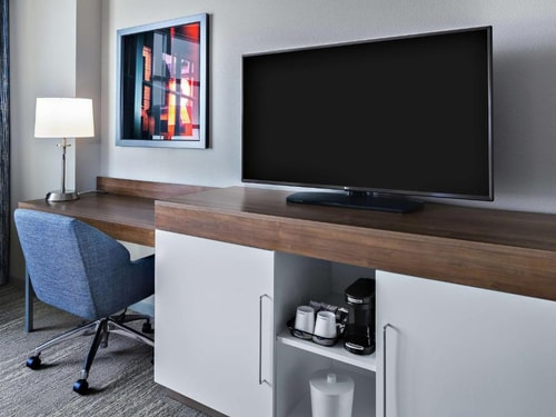 Deluxe King Room Near The Goddard School CHI 2 Luxury Bookings