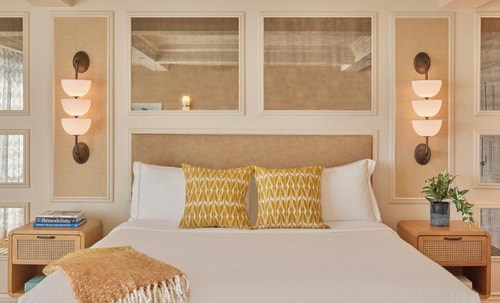 King Room City View Near Bounce Luggage Storage LA 1 Luxury Bookings