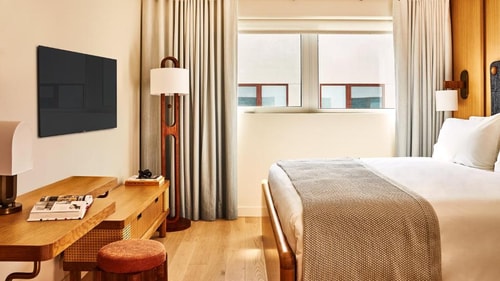 Superior King Room Near Juans Custom Upholstry LA Luxury Bookings