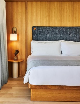 Superior King Room Near Juans Custom Upholstry LA 1 Luxury Bookings