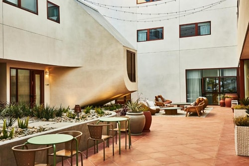 Superior King Room Near Juans Custom Upholstry LA 6 Luxury Bookings