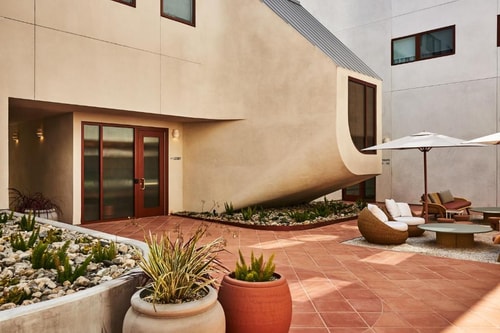 Superior King Room Near Juans Custom Upholstry LA 5 Luxury Bookings