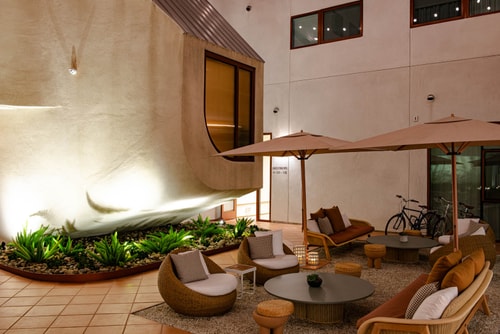 Superior King Room Near Juans Custom Upholstry LA 7 Luxury Bookings