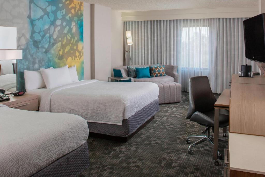 Queen Room Near Buena Vista Watersports ORL Luxury Bookings