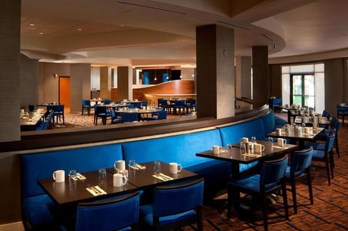 Queen Room Near Buena Vista Watersports ORL 6 Luxury Bookings