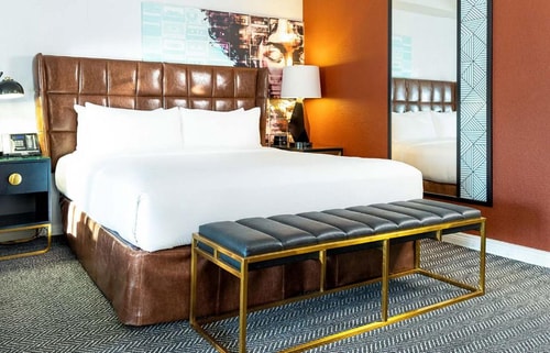 Deluxe King Suite Near First Baptist Church LA Luxury Bookings
