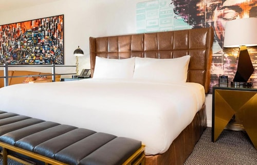 Deluxe King Suite Near First Baptist Church LA 1 Luxury Bookings