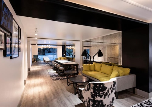 Deluxe King Suite Near First Baptist Church LA 6 Luxury Bookings