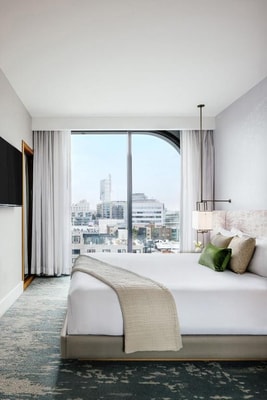 One Bedroom King Suite Near Gregory Siff Studio LA 1 Luxury Bookings