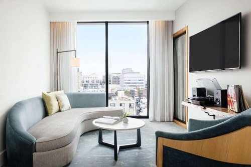 One Bedroom King Suite Near Gregory Siff Studio LA 2 Luxury Bookings
